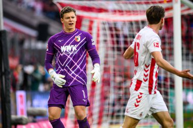 COLOGNE, ALMANY - 18 Ekim 2025: Finn Dahmen - Bundesliga 1 'in futbol maçı. FC Koeln, FC Augsburg 'a karşı Rhein Enerji Stadyumu' nda.