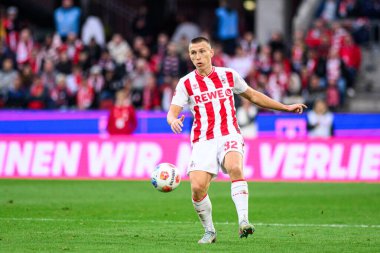 KOLOGNE, ALMANY - 18 Ekim 2025: Kristoffer Lund - Bundesliga 1 'in futbol maçı. FC Koeln, FC Augsburg 'a karşı Rhein Enerji Stadyumu' nda.