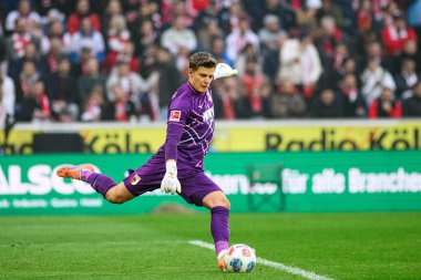 COLOGNE, ALMANY - 18 Ekim 2025: Finn Dahmen - Bundesliga 1 'in futbol maçı. FC Koeln, FC Augsburg 'a karşı Rhein Enerji Stadyumu' nda.