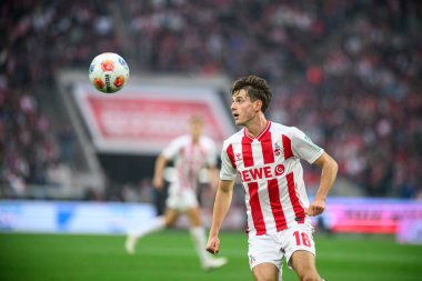 COLOGNE, ALMANY - 18 Ekim 2025: Jakub Kaminski - Bundesliga 1 'in futbol maçı. FC Koeln, FC Augsburg 'a karşı Rhein Enerji Stadyumu' nda.
