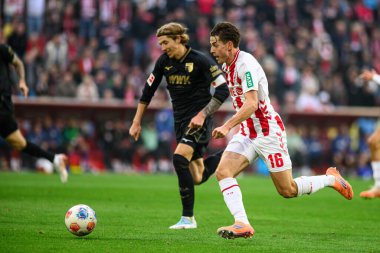 COLOGNE, ALMANY - 18 Ekim 2025: Jakub Kaminski - Bundesliga 1 'in futbol maçı. FC Koeln, FC Augsburg 'a karşı Rhein Enerji Stadyumu' nda.