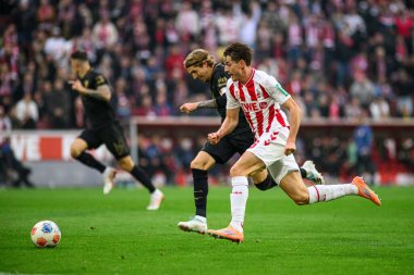 COLOGNE, ALMANY - 18 Ekim 2025: Jakub Kaminski - Bundesliga 1 'in futbol maçı. FC Koeln, FC Augsburg 'a karşı Rhein Enerji Stadyumu' nda.