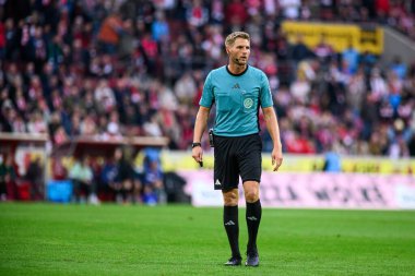 COLOGNE, ALMANY - 18 Ekim 2025: Timo Gerach - Bundesliga 1 'in futbol maçı. FC Koeln, FC Augsburg 'a karşı Rhein Enerji Stadyumu' nda.