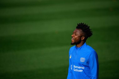 LEVERKUSEN, GERMANY - 20 ECTOBER, 2025: Edmond Tapsoba - UEFA Şampiyonlar Ligi, ön maç antrenmanı Bayer 04 Leverkusen Bayena 'da.