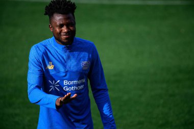 LEVERKUSEN, GERMANY - 20 ECTOBER, 2025: Edmond Tapsoba - UEFA Şampiyonlar Ligi, ön maç antrenmanı Bayer 04 Leverkusen Bayena 'da.