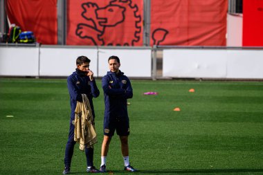 LEVERKUSEN, GERMANY - 20 ECTOBER, 2025: Sergi Runge - UEFA Şampiyonlar Ligi, Bayer 04 Leverkusen 'de maç öncesi antrenman.