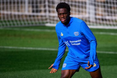 LEVERKUSEN, GERMANY - 20 ECTOBER, 2025: Ernest Poku - UEFA Şampiyonlar Ligi, Ön maç antrenmanı Bayer 04 Leverkusen Bayena 'da.