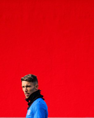 LEVERKUSEN, GERMANY - 20 ECTOBER, 2025: Alejandro Grimaldo - UEFA Şampiyonlar Ligi, ön maç antrenmanı Bayer 04 Leverkusen Bayena 'da.