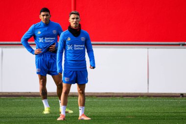 LEVERKUSEN, GERMANY - 20 ECTOBER, 2025: Alejandro Grimaldo - UEFA Şampiyonlar Ligi, ön maç antrenmanı Bayer 04 Leverkusen Bayena 'da.