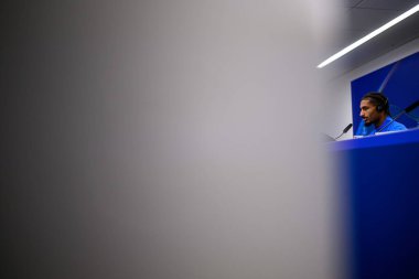 LEVERKUSEN, GERMANY - 20 EKİM, 2025: Loic Bade - UEFA Şampiyonlar Ligi, MD-1, Bayarena 'da basın toplantısı.