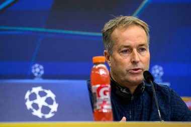 LEVERKUSEN, GERMANY - 20 EKİM, 2025: Kasper Hjulmand - UEFA Şampiyonlar Ligi, MD-1, Bayarena 'da basın toplantısı.