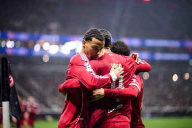 FRANKFURT, GERMANY - 22 ECTOBER, 2025: Virgil van Dijk, Hugo Ekitike - UEFA Şampiyonlar Ligi, maç SG Eintracht-Liverpool FC.