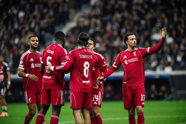 FRANKFURT, GERMANY - 22 OCTOBER, 2025: İbrahima Konate, Dominik Szoboszlai, Federico Chiesa, Curtis Jones - UEFA Şampiyonlar Ligi, Deutsche Bank Park 'ta SG Eintracht Frankfurt ile Liverpool FC karşılaşması.