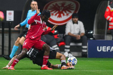 FRANKFURT, GERMANY - 22 Ekim 2025: Jeremie Frimpong - UEFA Şampiyonlar Ligi, Deutsche Park 'ta SG Eintracht Frankfurt-Liverpool FC maçı.