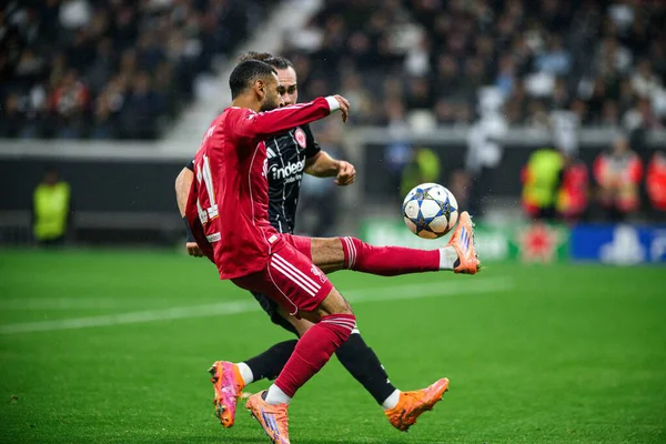 FRANKFURT, GERMANY - 22 Ekim 2025: Mohamed Salah, Arthur Theate - UEFA Şampiyonlar Ligi, SG Eintracht Frankfurt Liverpool FC 'ye karşı Deutsche Bank Park' ta.