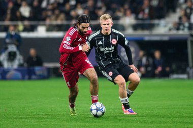 FRANKFURT, GERMANY - 22 OCTOBER, 2025: Dominik Szoboszlai, Jonathan Burkardt - UEFA Şampiyonlar Ligi, SG Eintracht-Liverpool FC maçı Deutsche Bank Park 'ta.