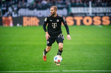 MOENCHENGLADBACH, GERMANY - 25 Ekim 2025: Konrad Laimer - Borussia Moenchengladbach - Borussia Park 'ta FC Bayern Muenchen' e karşı 1.Bundesliga maçı. Sadece yazı işleri için. Satmak veya dağıtmak yasaktır.