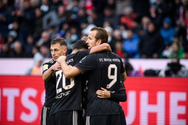 MOENCHENGLADBACH, GERMANY - 25 Ekim 2025: Harry Kane, Lennart Karl, Serge Gnabry, Konrad Laimer - 1.Bundesliga maçı Borussia Moenchengladbach - Borussia Park 'ta FC Bayern Muenchen' e karşı. Sadece yazı işleri için. Satmak ya da dağıtmak yasaktır