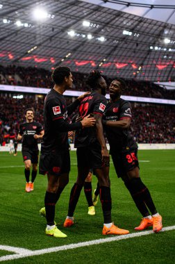 LEVERKUSEN, GERMANY - 26 Ekim 2025: Jarell Quansah, Edmond Tapsoba, Christian Kofane - Bundesliga Bayer 04 Leverkusen, Bayena 'da SC Freiburg' a karşı. 