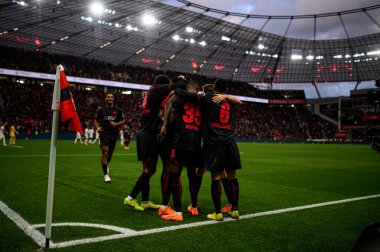 LEVERKUSEN, GERMANY - 26 Ekim 2025: Jarell Quansah, Edmond Tapsoba, Christian Kofane - Bundesliga Bayer 04 Leverkusen, Bayena 'da SC Freiburg' a karşı. 