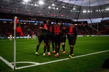 LEVERKUSEN, GERMANY - 26 Ekim 2025: Jarell Quansah, Edmond Tapsoba, Christian Kofane - Bundesliga Bayer 04 Leverkusen, Bayena 'da SC Freiburg' a karşı. 