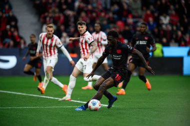 LEVERKUSEN, GERMANY - 26 Ekim 2025: Ernest Poku - Bundesliga Bayer 04 Leverkusen-SC Freiburg maçı Bayena 'da. 