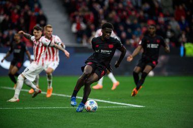 LEVERKUSEN, GERMANY - 26 Ekim 2025: Ernest Poku - Bundesliga Bayer 04 Leverkusen-SC Freiburg maçı Bayena 'da. 
