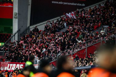 LEVERKUSEN, GERMANY - 26 Ekim 2025: Fans SC Freiburg - Bundesliga Bayer 04 Leverkusen-SC Freiburg maçı Bayena 'da. 