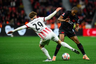 LEVERKUSEN, GERMANY - 26 Ekim 2025: Jeanuel Belocian, Philipp Treu - Bundesliga Bayer 04 Leverkusen-SC Freiburg maçı Bayarena 'da. 