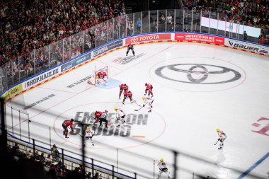 COLOGNE, ALMANY - 26 EKİM, 2025: - IceHockey DeL maçı Koelner Haie - Frankfurt Leowen at Lanxess Arena