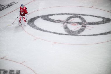 COLOGNE, Almanya - 26 Ekim 2025: Janne Juvonen - The IceHockey DeL maçı Koelner Haie - Lanxess Arena 'da Frankfurt Leowen
