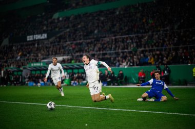 MOENCHENGLADBACH, GERMANY - 28 Ekim 2025: Rocco Reitz - Almanya Kupası DFB Pokal Borussia Moenchengladbach-Karlsruher SC maçı Borussia Park 'ta.