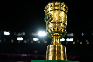 COLOGNE, GERMANY - 29 Ekim 2025: DFB Pokal, Truphy, Altın Kupa - Almanya Kupası DFB Pokal 1.FC Koeln FC Bayern 'e karşı Rhein Enerji Stadyumu' nda oynanan maç.