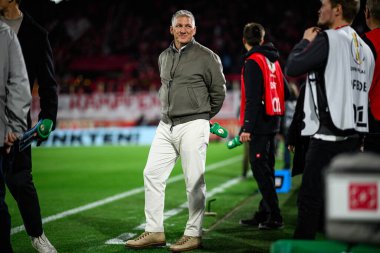 COLOGNE, GERMANY - 29 Ekim 2025: Bastian Schweinsteiger - Almanya Kupası DFB Pokal 1.FC Koeln FC Bayern 'e karşı Rhein Enerji Stadyumu' nda oynanan futbol maçı.