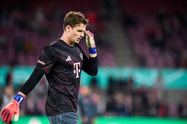 COLOGNE, GERMANY - 29 Ekim 2025: Jonas Urbig - Almanya Kupası DFB Pokal 1.FC Koeln FC Bayern 'e karşı Rhein Energie Stadion' da oynanan futbol maçı.