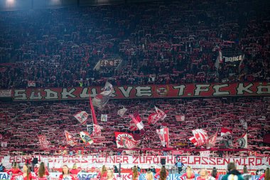 COLOGNE, GERMANY - 29 Ekim 2025: Destekçiler, koreografi - Almanya Kupası DFB Pokal 1.FC Koeln FC Bayern 'e karşı Rhein Enerji Stadyumu' nda oynanan futbol maçı.