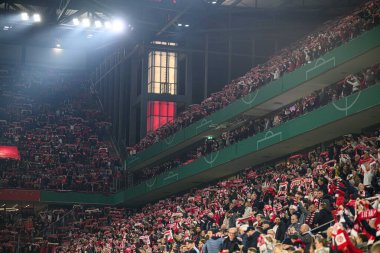 COLOGNE, GERMANY - 29 Ekim 2025: Destekçiler, koreografi - Almanya Kupası DFB Pokal 1.FC Koeln FC Bayern 'e karşı Rhein Enerji Stadyumu' nda oynanan futbol maçı.