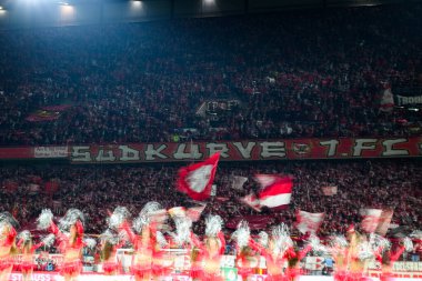 COLOGNE, GERMANY - 29 Ekim 2025: Destekçiler - Almanya Kupası DFB Pokal 1.FC Koeln FC Bayern 'e karşı Rhein Energie Stadion' da oynanan futbol maçı.