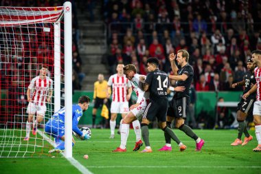 COLOGNE, GERMANY - 29 Ekim 2025: Harry Kane, Luis Diaz - Almanya Kupası DFB Pokal 1.FC Koeln FC Bayern 'e karşı Rhein Energie Stadion' da oynanan futbol maçı.