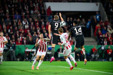 COLOGNE, GERMANY - 29 Ekim 2025: Harry Kane, Luis Diaz - Almanya Kupası DFB Pokal 1.FC Koeln FC Bayern 'e karşı Rhein Energie Stadion' da oynanan futbol maçı.