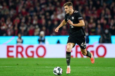COLOGNE, GERMANY - 29 Ekim 2025: Josip Stanisiç - Almanya Kupası DFB Pokal 1.FC Koeln FC Bayern 'e karşı Rhein Energie Stadion' daki futbol maçı.