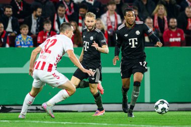 COLOGNE, GERMANY - 29 Ekim 2025: Konrad Laimer, Michael Olise - Almanya Kupası DFB Pokal 1.FC Koeln FC Bayern 'e karşı Rhein Energie Stadion' da oynanan futbol maçı.