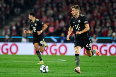 COLOGNE, GERMANY - 29 Ekim 2025: Josip Stanisiç - Almanya Kupası DFB Pokal 1.FC Koeln FC Bayern 'e karşı Rhein Energie Stadion' daki futbol maçı.