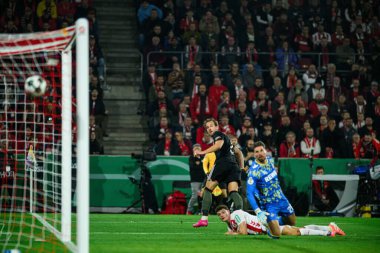 COLOGNE, GERMANY - 29 Ekim 2025: Harry Kane, gol - Almanya Kupası DFB Pokal 1.FC Koeln FC Bayern 'e karşı Rhein Energie Stadion' da oynanan futbol maçı.