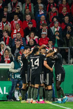 COLOGNE, GERMANY - 29 Ekim 2025: Kutlamalar, gol - Almanya Kupası DFB Pokal 1.FC Koeln FC Bayern 'e karşı Rhein Energie Stadion' da oynanan futbol maçı.