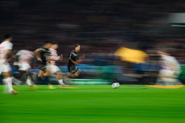 COLOGNE, GERMANY - 29 Ekim 2025: Leon Goretzka, Longexposure - Almanya Kupası DFB Pokal 1.FC Koeln FC Bayern 'e karşı Rhein Energie Stadion' da oynanan futbol maçı.