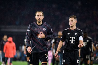 COLOGNE, GERMANY - 29 Ekim 2025: Joshua Kimmich, Harry Kane - Almanya Kupası DFB Pokal 1.FC Koeln FC Bayern 'e karşı Rhein Enerji Stadyumu' nda oynanan futbol maçı.