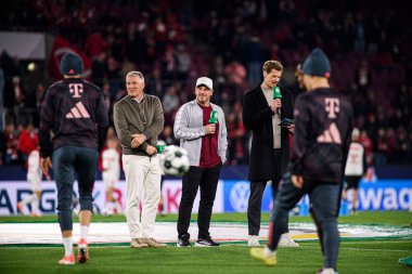 COLOGNE, GERMANY - 29 Ekim 2025: Bastian Schweinsteiger, Lukas Kwasniok, Alex Schlueter - Almanya Kupası DFB Pokal 1.FC Koeln FC Bayern 'e karşı Rhein Energie Stadion' da oynanan futbol maçı.