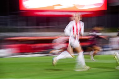 COLOGNE, GERMANY - 31 EKİM, 2025: 1.FC Koeln 'e karşı 1.FC Women Bundesliga maçı. FC Nuernberg, Franz Kremer Stadyumu