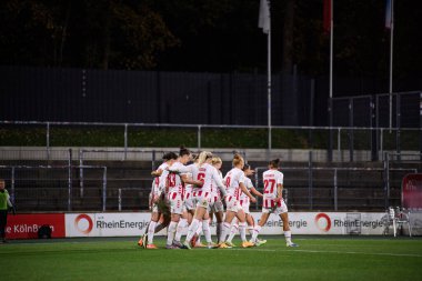 COLOGNE, GERMANY - 31 EKİM, 2025: 1.FC Koeln 'e karşı 1.FC Women Bundesliga maçı. FC Nuernberg, Franz Kremer Stadyumu